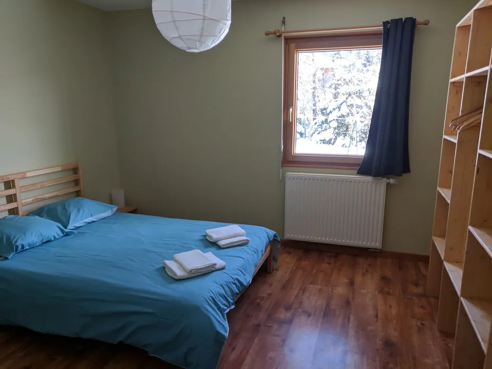 Chambre avec lit double – Gîte Edelweiss (2)
