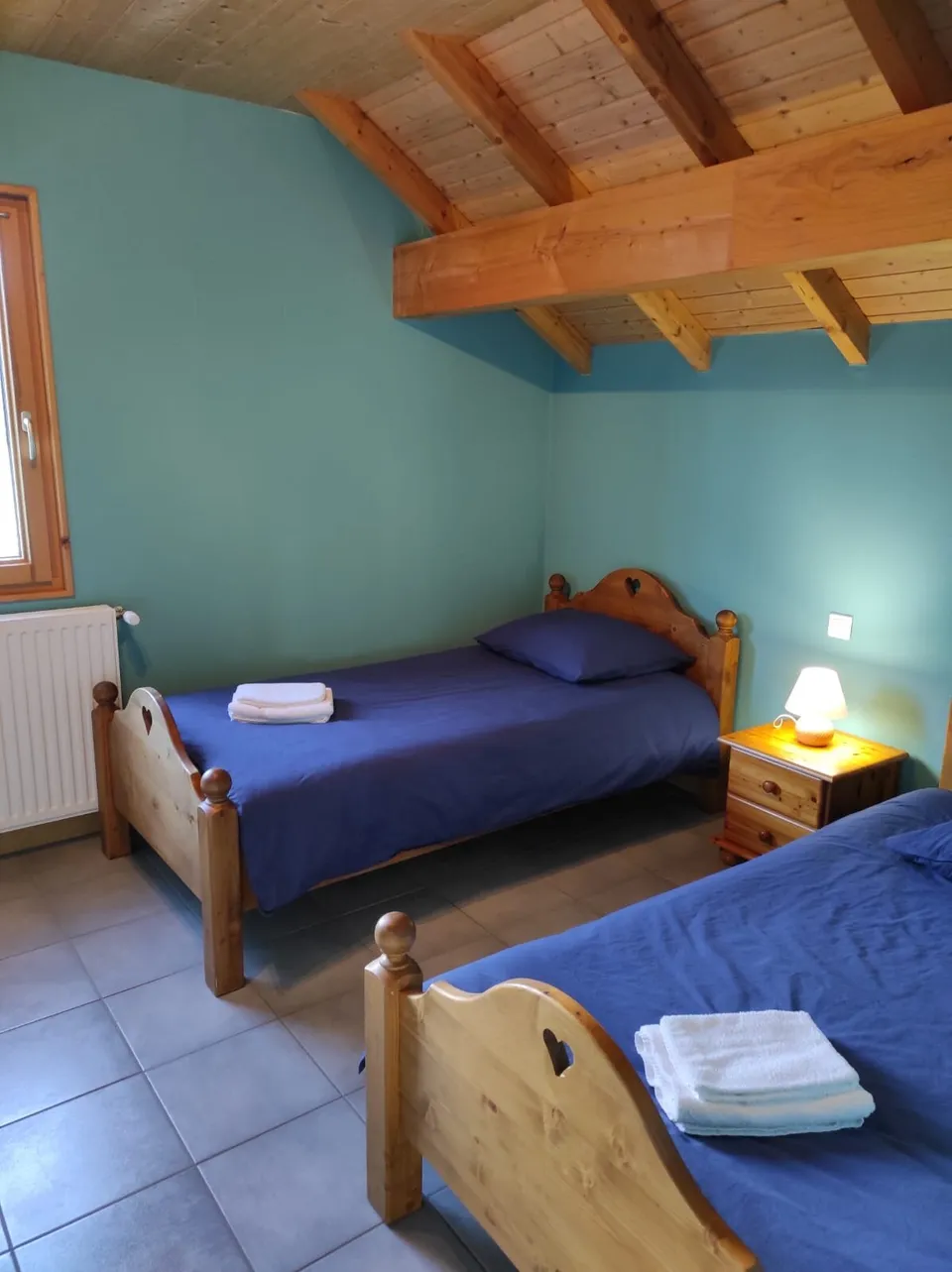 Chambre avec deux lits simples – Gîte Capucine (2)