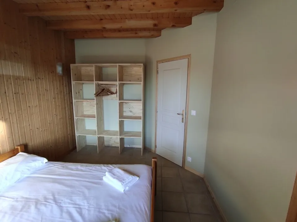 Chambre avec lit double – Gîte Gentiane (1)