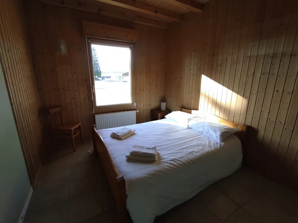 Chambre avec lit double – Gîte Gentiane (2)