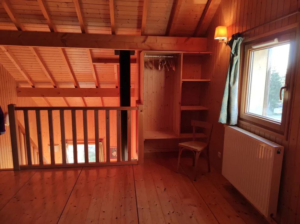 Deux espaces de couchage séparés, quatre lits simples (90 cm) – Chalet Anémone (2)