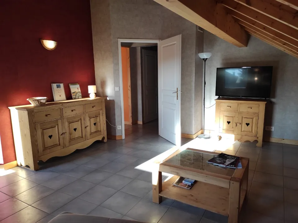 Séjour avec canapé convertible – Gîte Capucine (1)