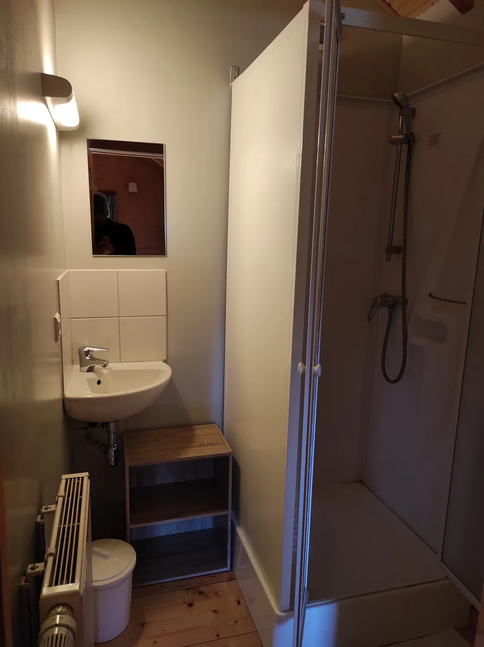 Salle d’eau avec douche – Chalet Anémone (1)