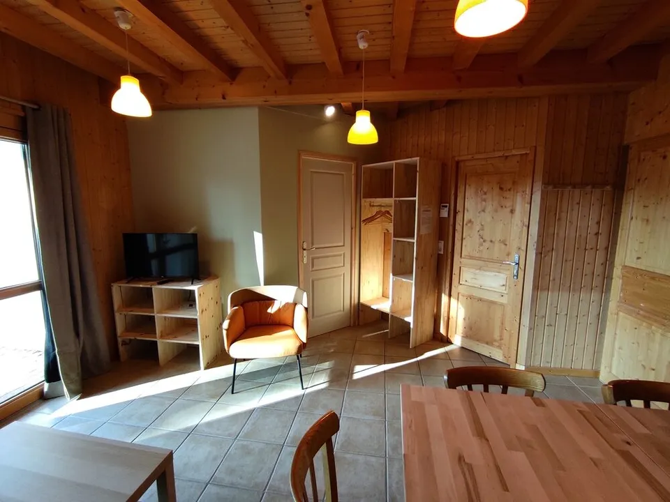 Salon et salle à manger – Gîte Gentiane (2)
